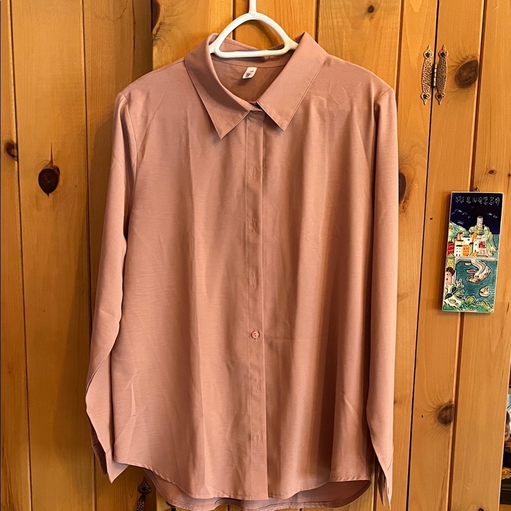 Women's Classic soft vintage pink Shirt. Never worn. Curved hemline.